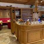 招待所 Garni Gafluna 3*