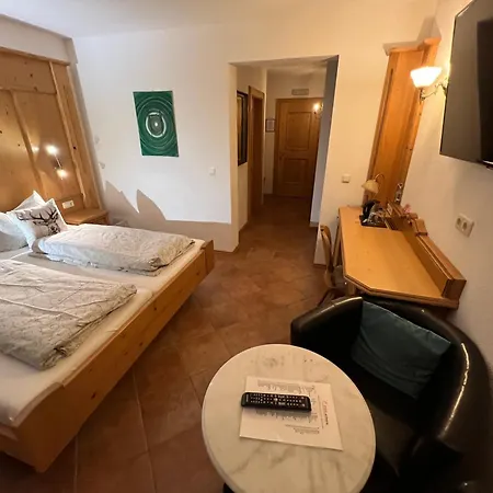 Garni Gafluna Πανσιόν